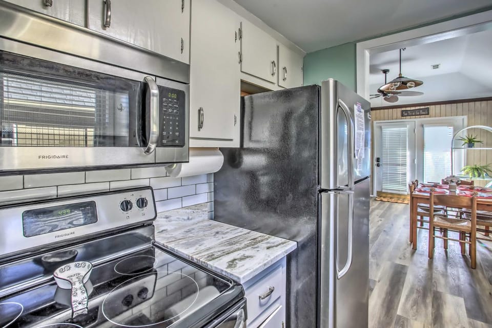 Walk to Beach: Dog-Friendly Myrtle Beach Cottage! House in South Carolina