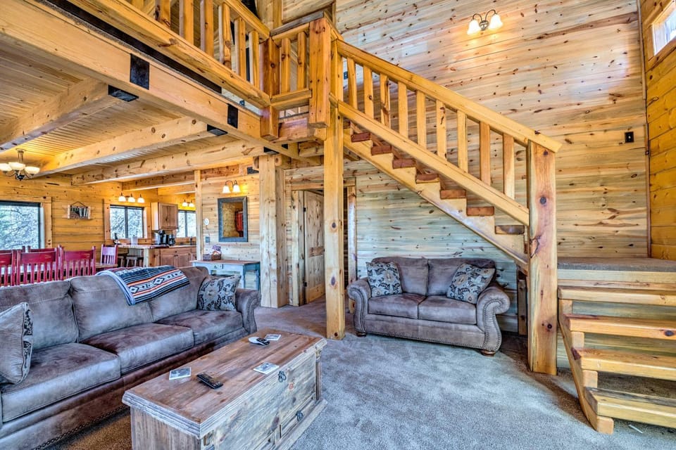 Pet-Friendly Cloudcroft Cabin: Walk to Shop, Food Cabin in Cloudcroft