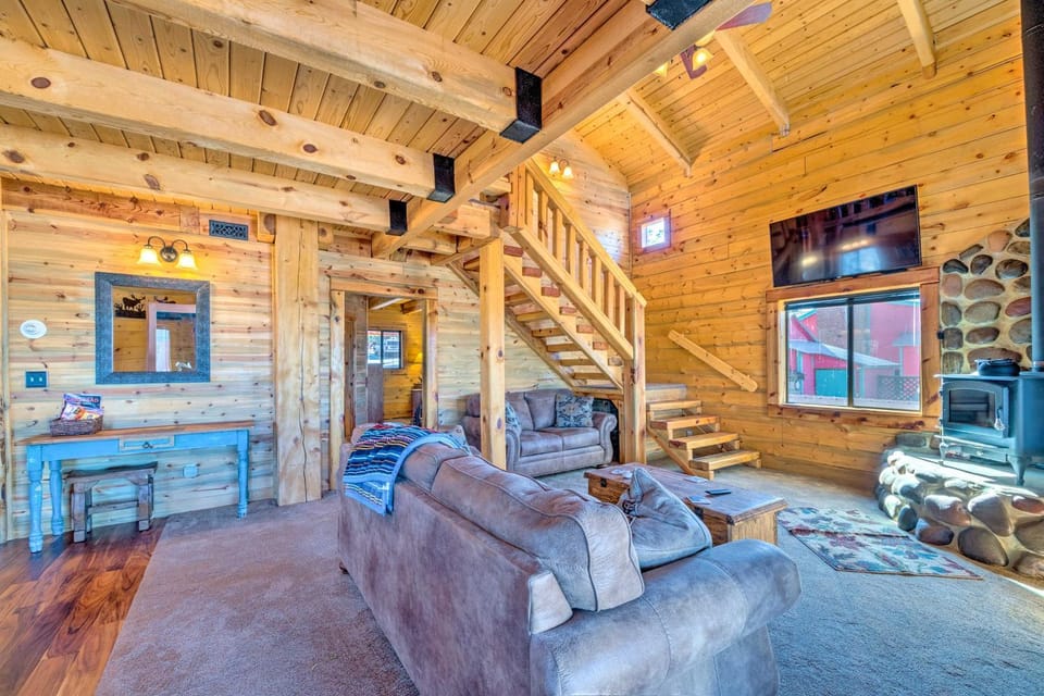 Pet-Friendly Cloudcroft Cabin: Walk to Shop, Food Cabin in Cloudcroft