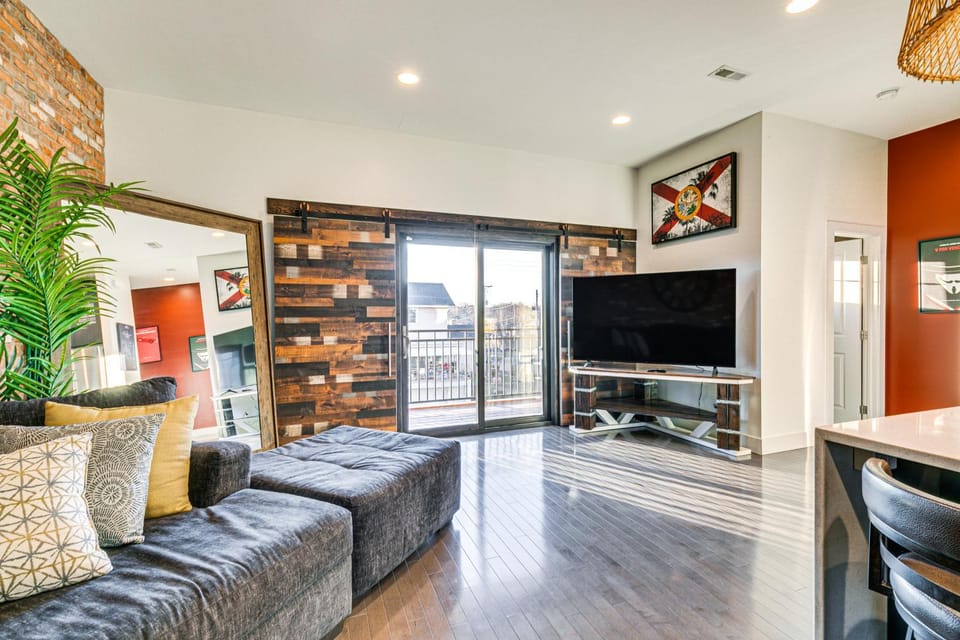 Stylish Omaha Home w/ Balcony - 2 Mi to Downtown! House in Omaha
