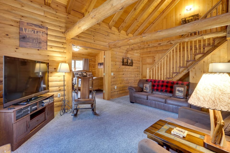 Picturesque Log Cabin in Estes Park: 9 Mi. to RMNP Cabin in Estes Park