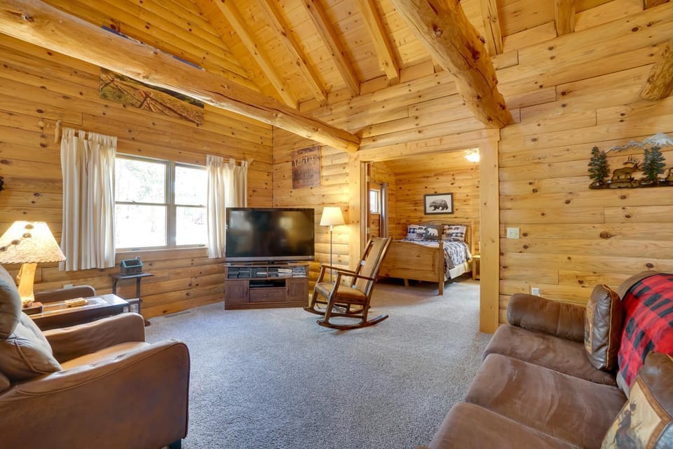Picturesque Log Cabin in Estes Park: 9 Mi. to RMNP Cabin in Estes Park