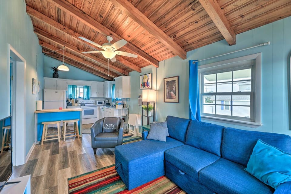 Pet-Friendly Townhome, 2 Blocks to Atlantic Beach! House in Atlantic Beach