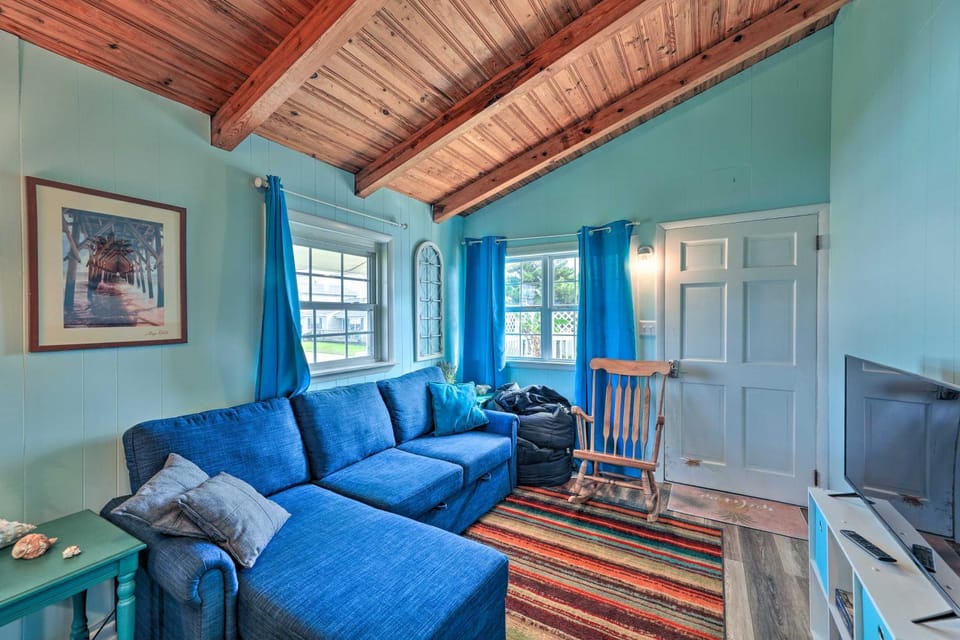 Pet-Friendly Townhome, 2 Blocks to Atlantic Beach! House in Atlantic Beach