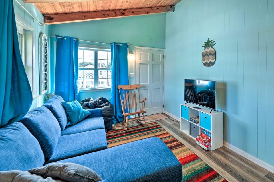 Pet-Friendly Townhome, 2 Blocks to Atlantic Beach! House in Atlantic Beach