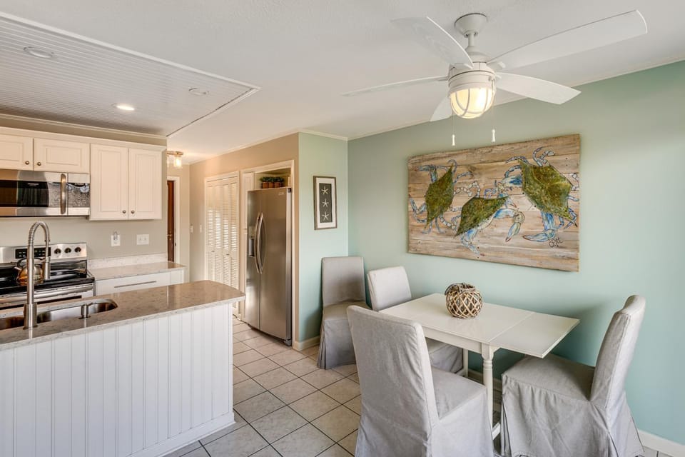 Golf Course Views! Couple's Retreat in Diamondhead House in Diamondhead