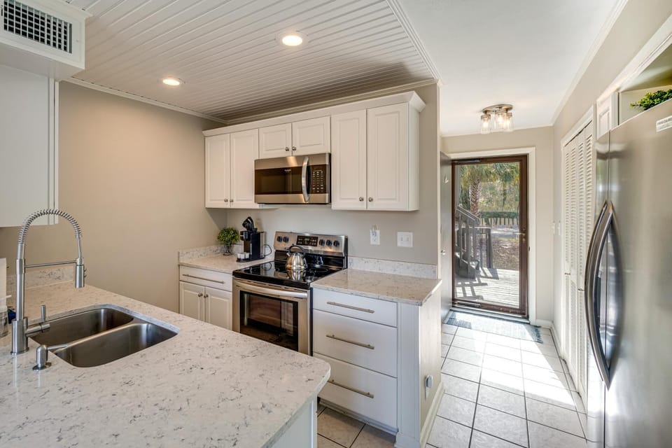 Golf Course Views! Couple's Retreat in Diamondhead House in Diamondhead