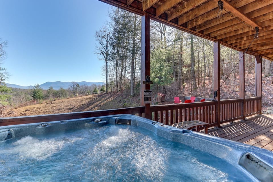 Ellijay Hideaway w/ Hot Tub, Views & Game Room! House in Georgia