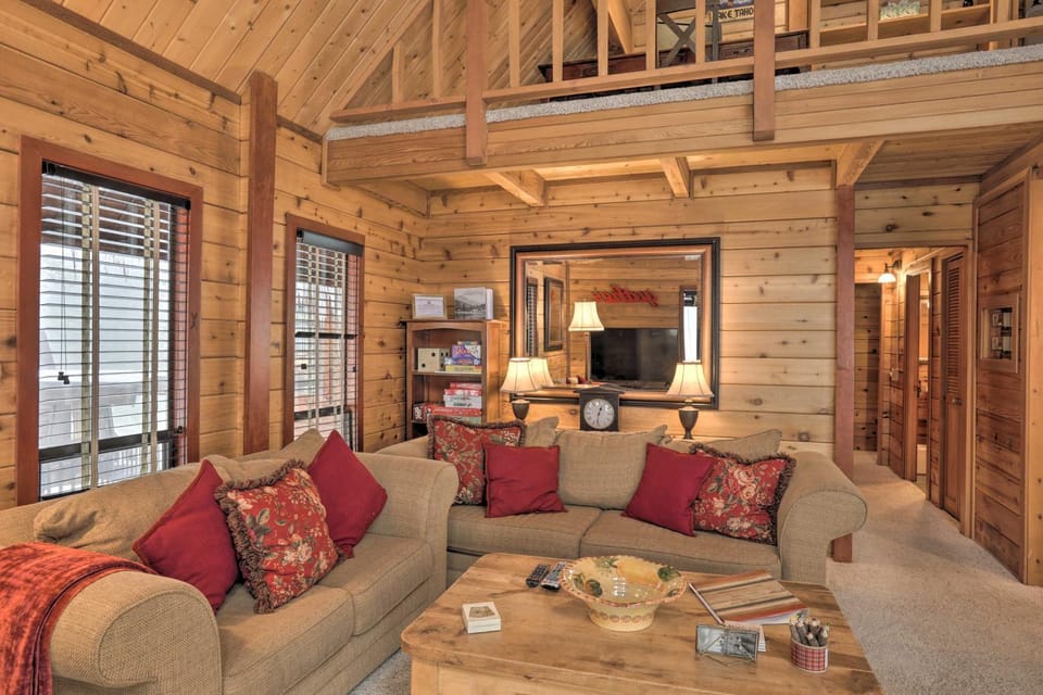 2 Mi to Northstar Resort Idyllic Cabin with Shuttle Cabin in Northstar Drive