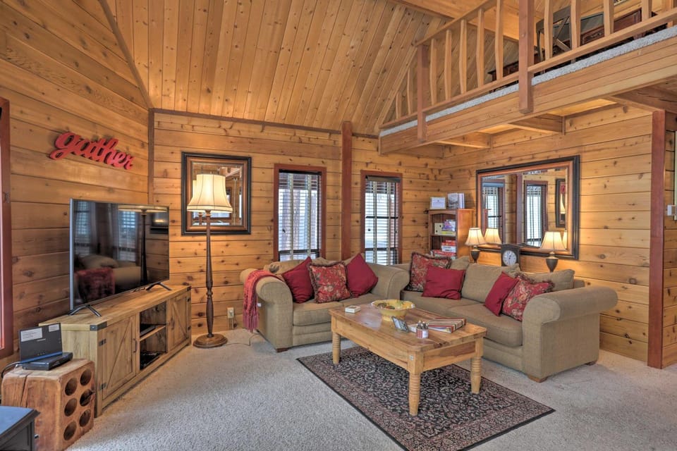 2 Mi to Northstar Resort Idyllic Cabin with Shuttle Cabin in Northstar Drive