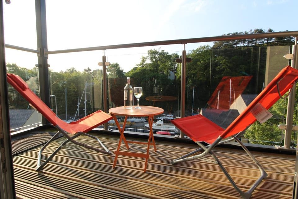 Llys Marina Apartment in Llanddaniel Fab