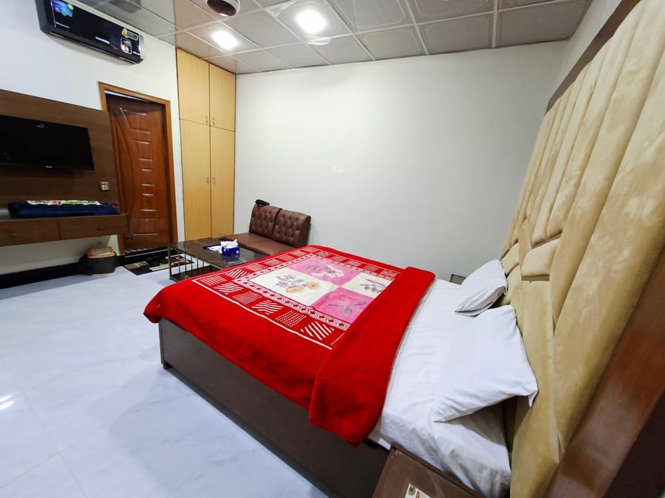 Royal Residency Guest House Karachi Bed and Breakfast in Karachi