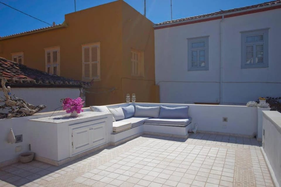 Beautiful Dollhouse in Hydra House in Islands