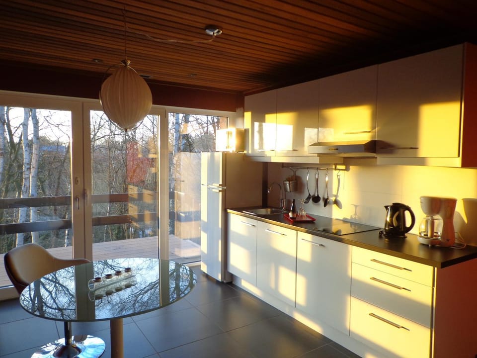 Kitchen or kitchenette, Communal kitchen