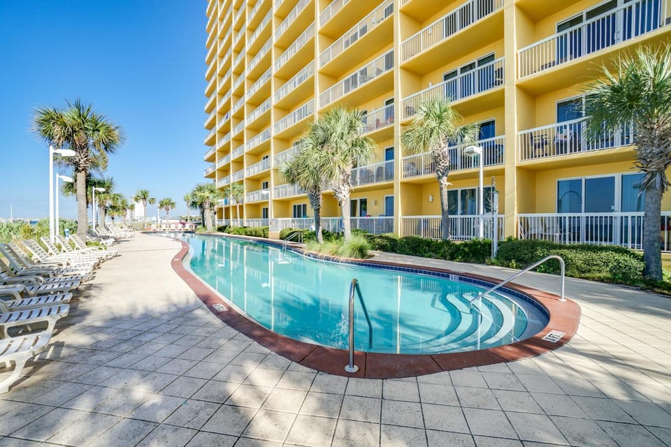 Property building, Day, Natural landscape, Balcony/Terrace, Pool view, Swimming pool, Swimming pool, sunbed