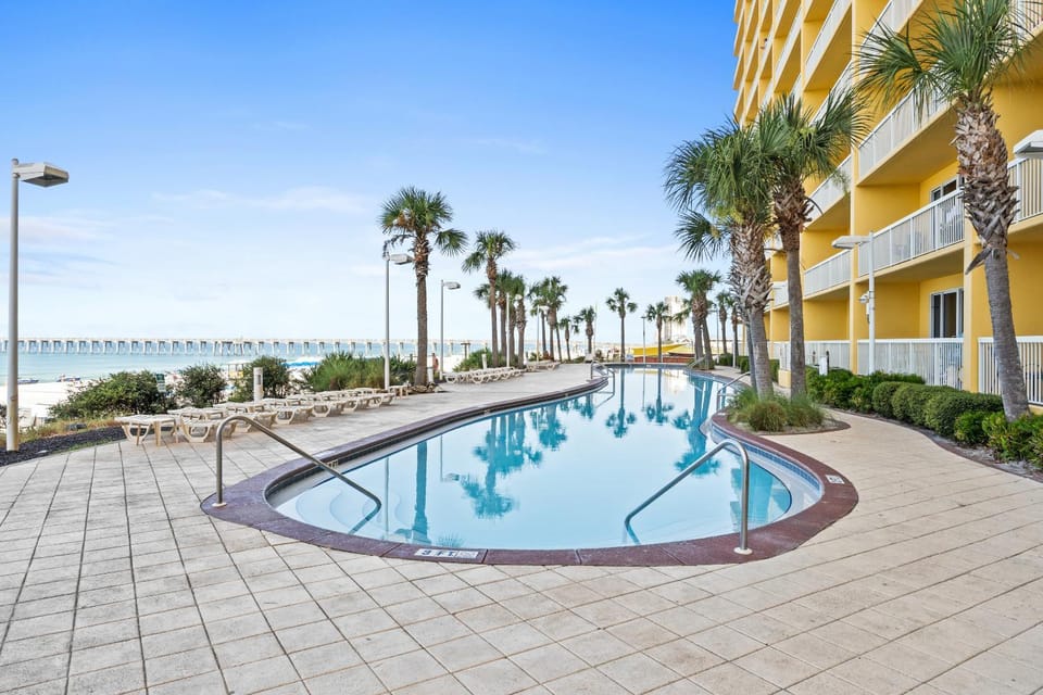 Property building, Day, Natural landscape, Balcony/Terrace, Beach, Pool view, Sea view, Swimming pool, Swimming pool, sunbed