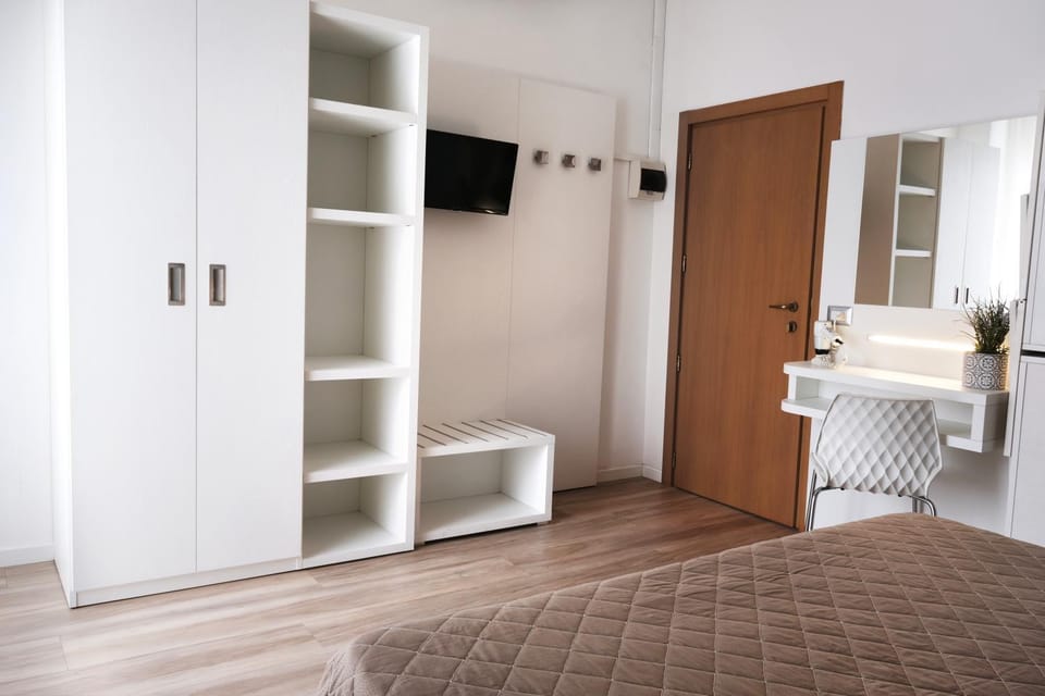 Bed, Bedroom, Inner courtyard view