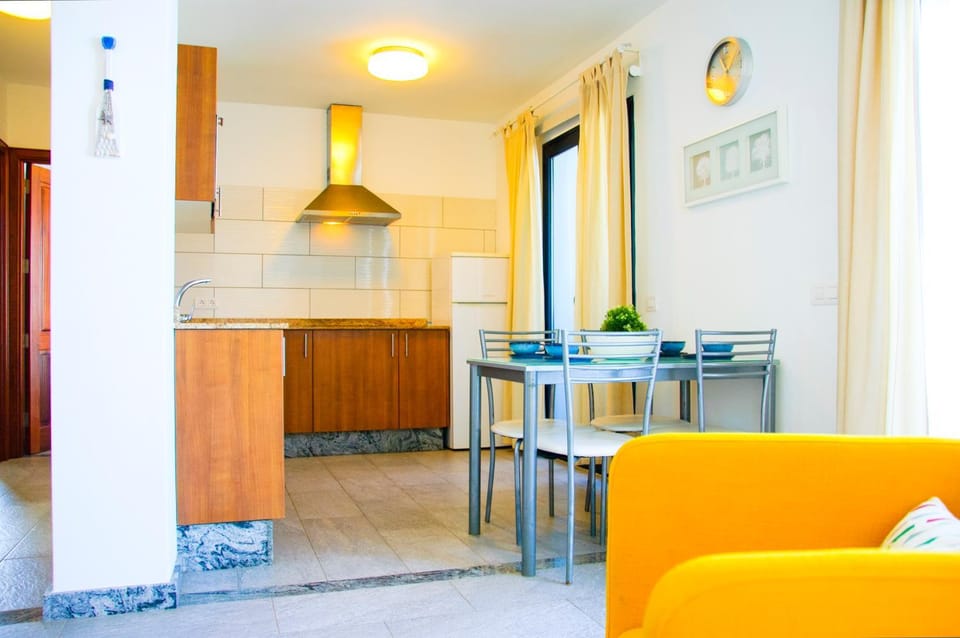Kitchen or kitchenette, Seating area