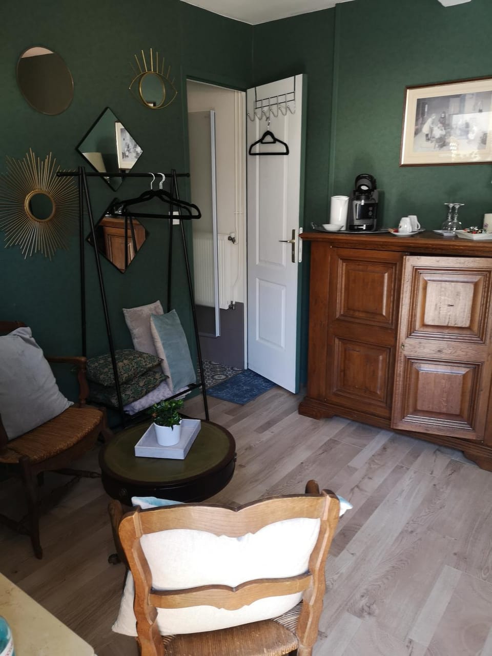 Photo of the whole room