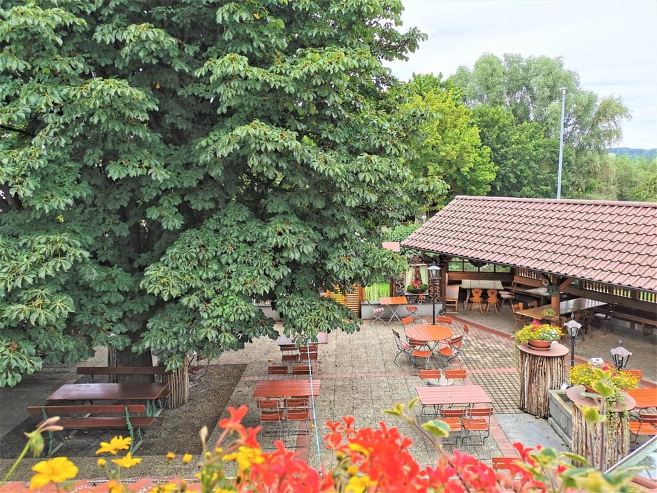 Restaurant/places to eat, Balcony/Terrace
