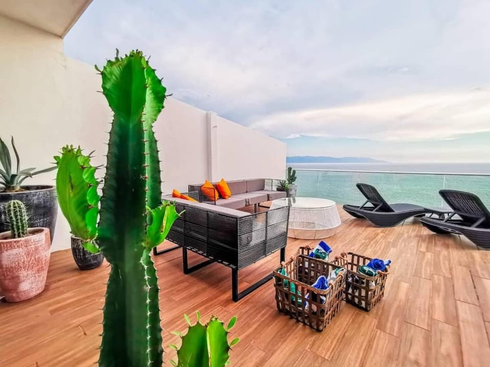 Icon Vallarta- PH rooftop with Jacuzzi! Apartment in Puerto Vallarta