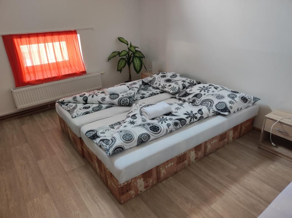 Bed, Photo of the whole room, Decorative detail, Bedroom