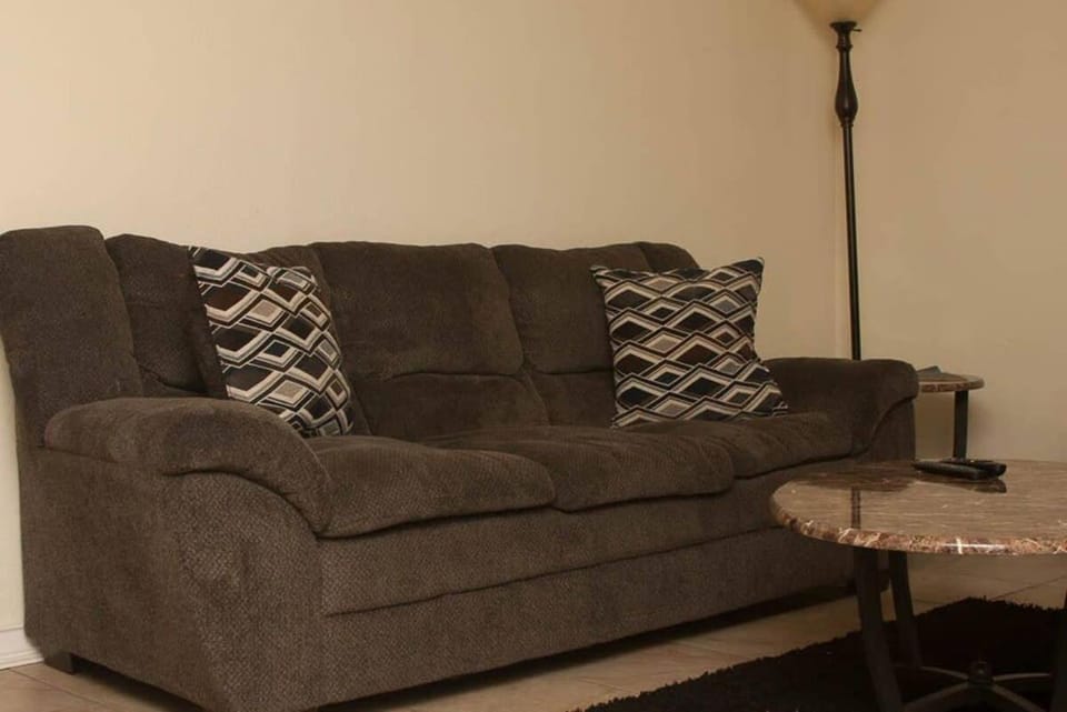 Less than 1 mile from Fort Sill 2 bedrooms! Apartment in Lawton