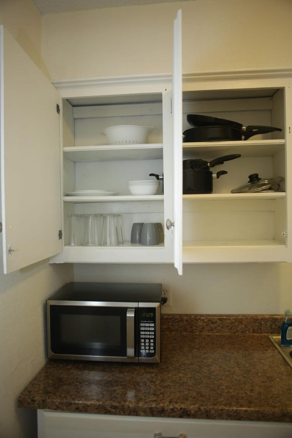 Conveniently Located Apartment Near the Fort Sill Entrance Gate! Apartment in Lawton