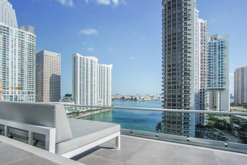 Nearby landmark, Balcony/Terrace, Swimming pool, Swimming pool
