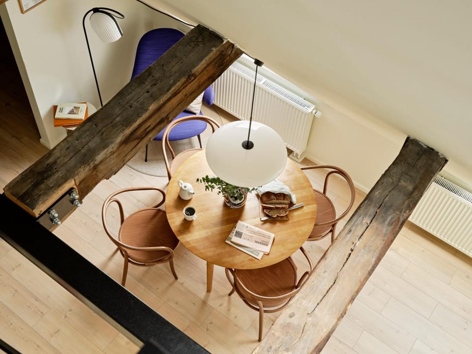 Decorative detail, Seating area, Dining area