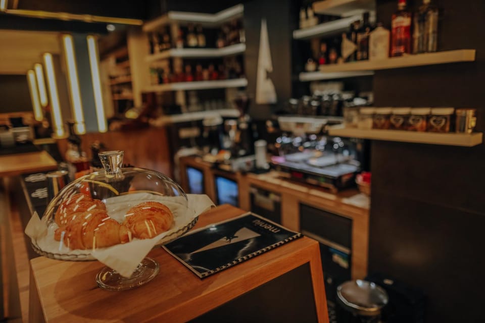 PENSIUNE RESTAURANT CAPRA NEAGRA Bed and Breakfast in Romania