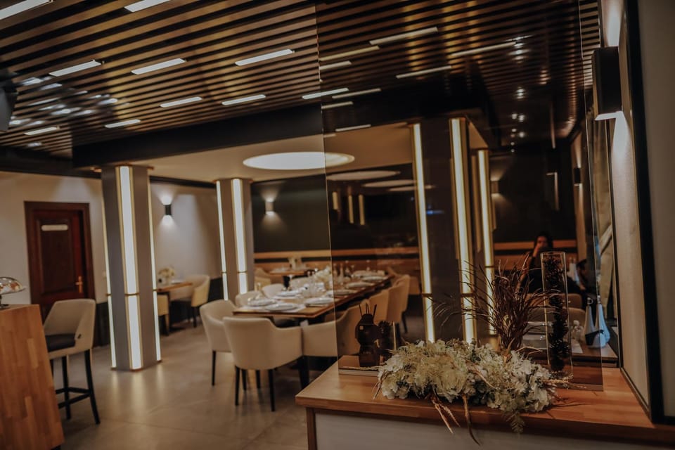 PENSIUNE RESTAURANT CAPRA NEAGRA Bed and Breakfast in Romania