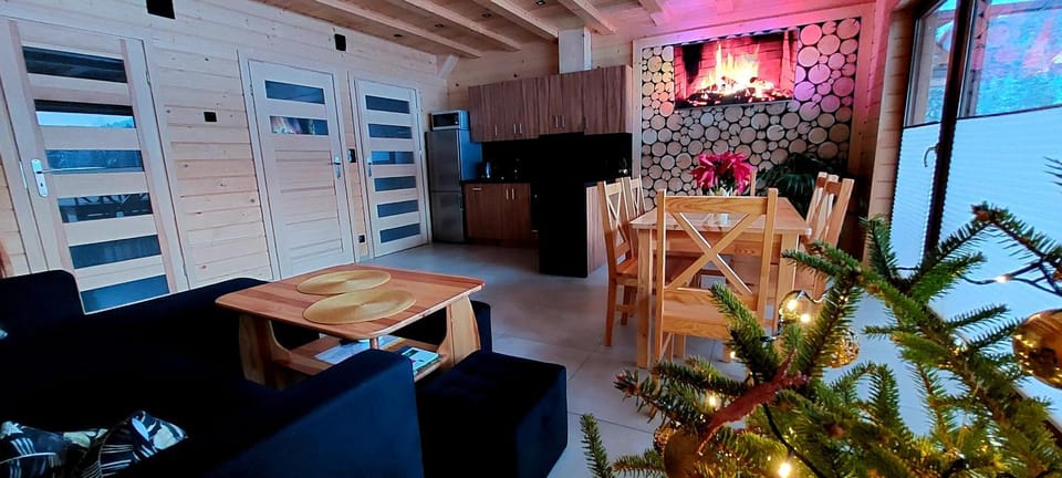 Communal lounge/ TV room, Kitchen or kitchenette, Living room, Seating area, Dining area, Evening entertainment
