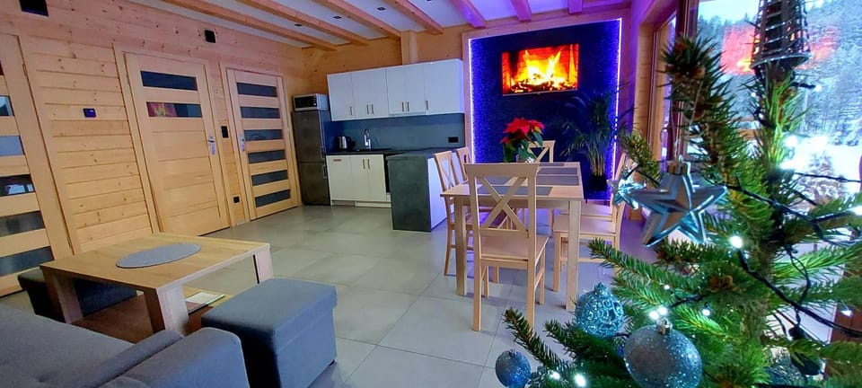 TV and multimedia, Living room, Seating area, Dining area, Evening entertainment