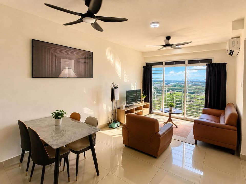 TV and multimedia, Living room, Seating area, Dining area