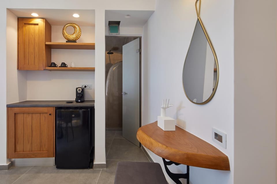 Coffee/tea facilities, minibar