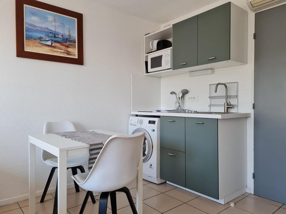 Studio climatisé 1 à 4 personnes vue mer Apartment in Le Grau-du-Roi