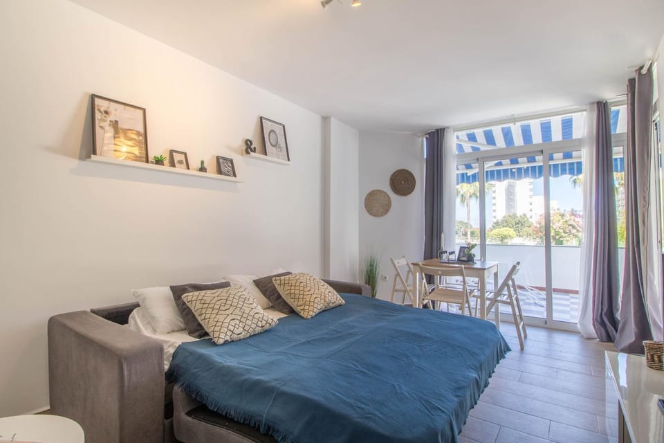 Bed, Living room