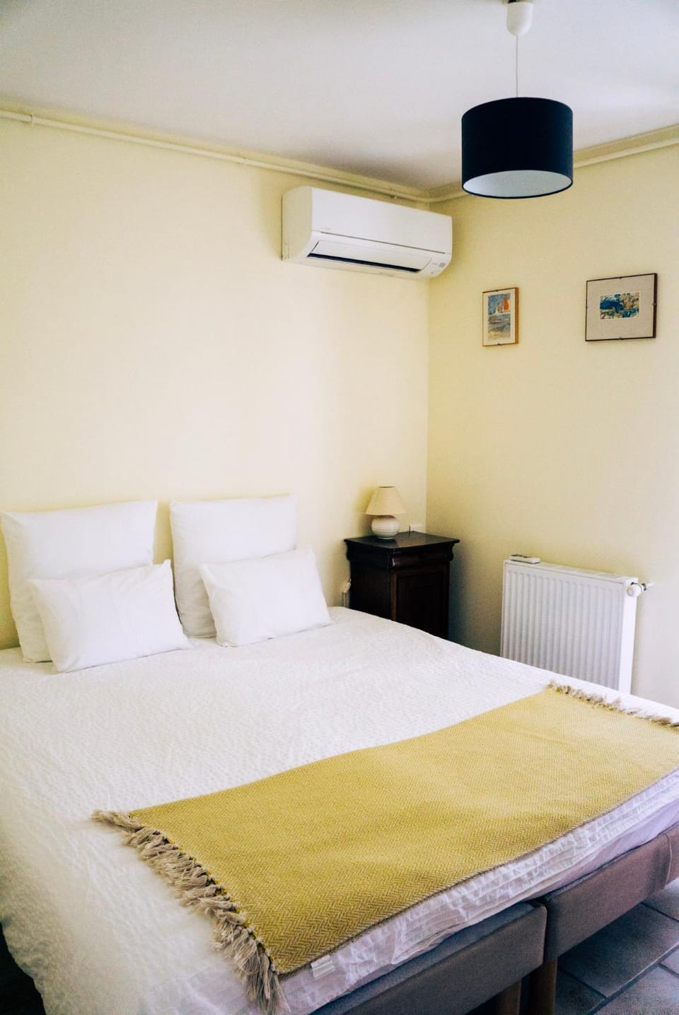 Bed, Bedroom, air conditioner