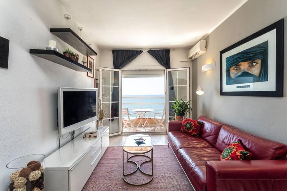 Communal lounge/ TV room, Seating area, Sea view