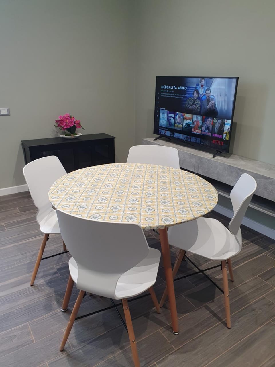 TV and multimedia, Dining area
