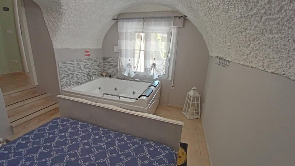 Hot Tub, Bedroom