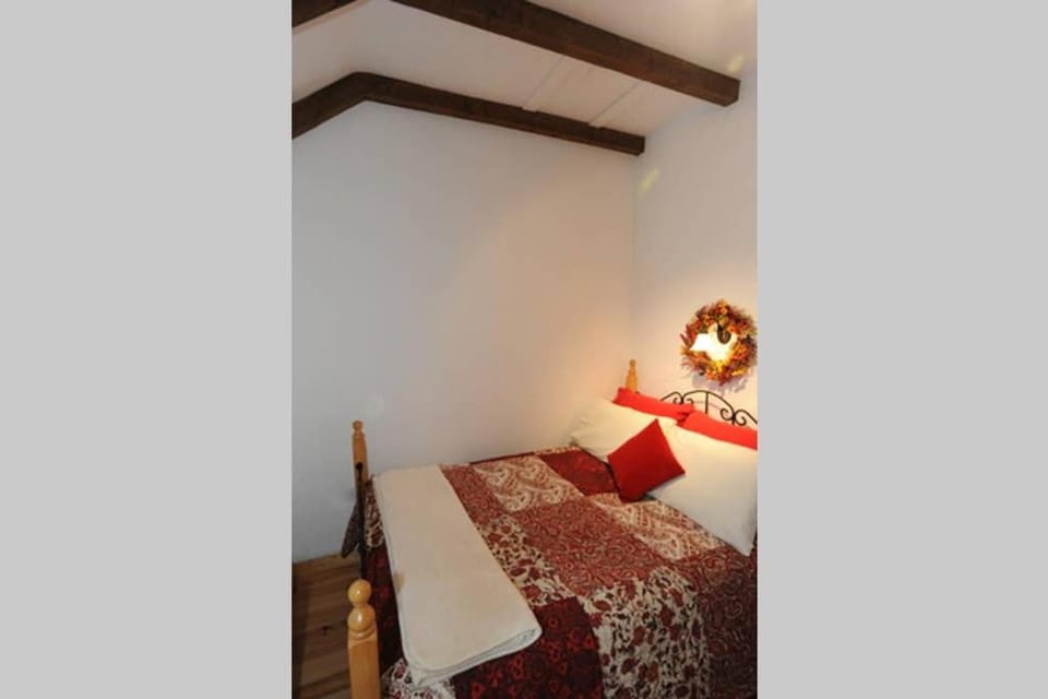 Red Stonecutters Cottage, Doolin House in County Clare