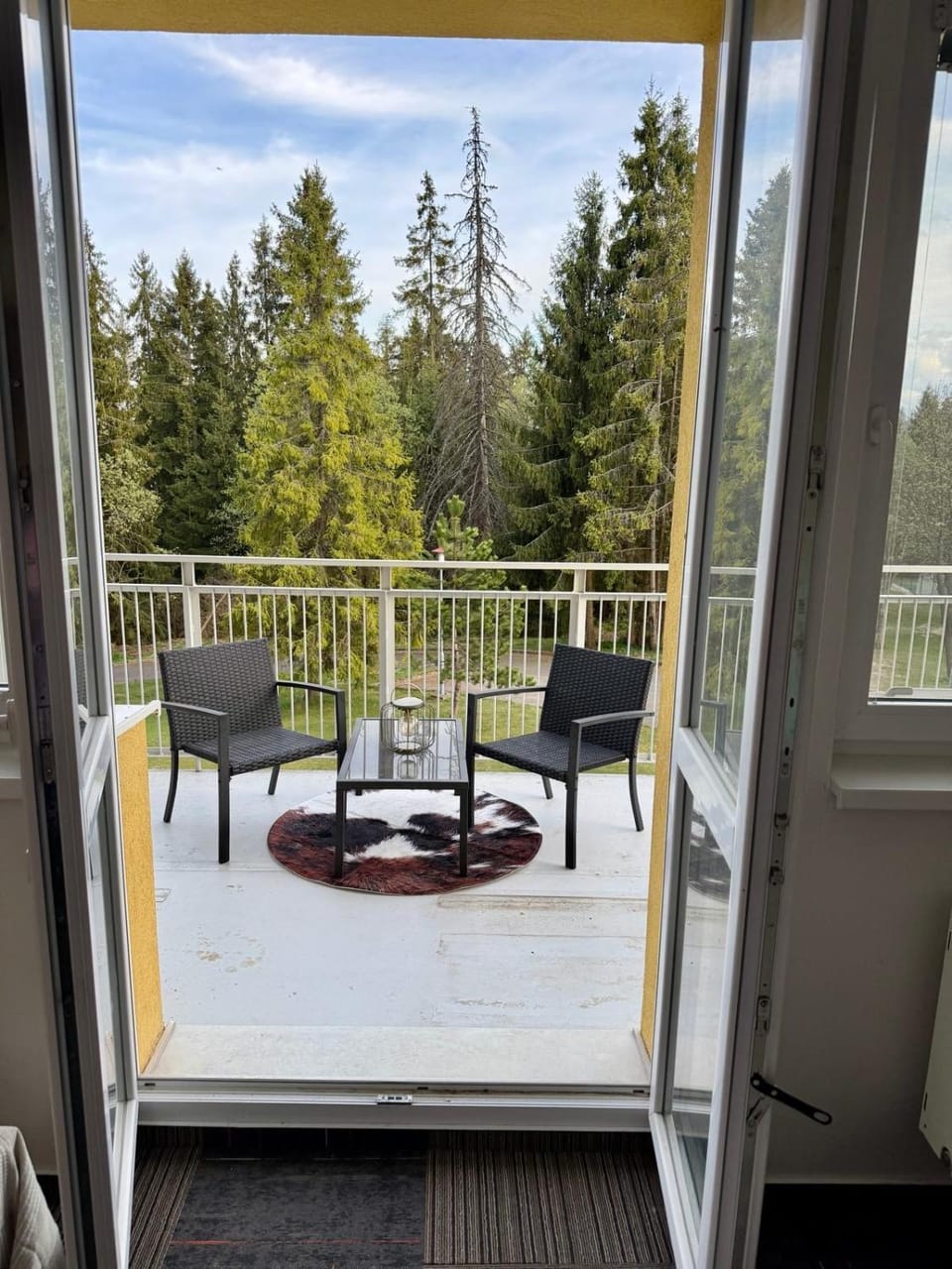 Natural landscape, View (from property/room), Balcony/Terrace, Balcony/Terrace, Seating area, Inner courtyard view