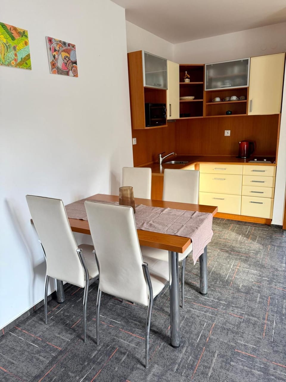 Coffee/tea facilities, Dining area, kitchen