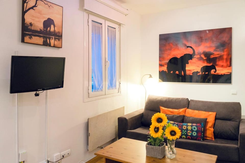 Gran Via Alaia Seasonal Living Apartment in Centro