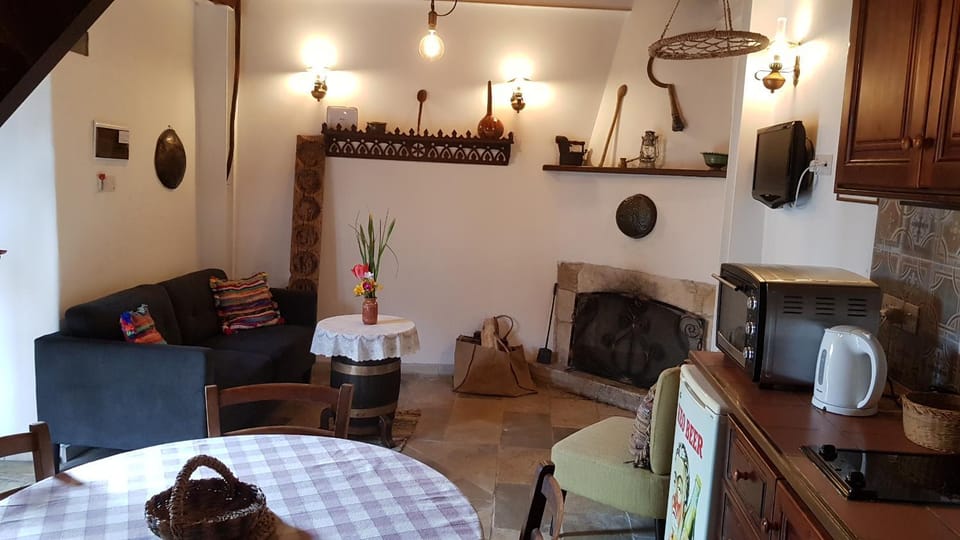 Michalis Anoyia Traditional Stonehouse Country House in Paphos District