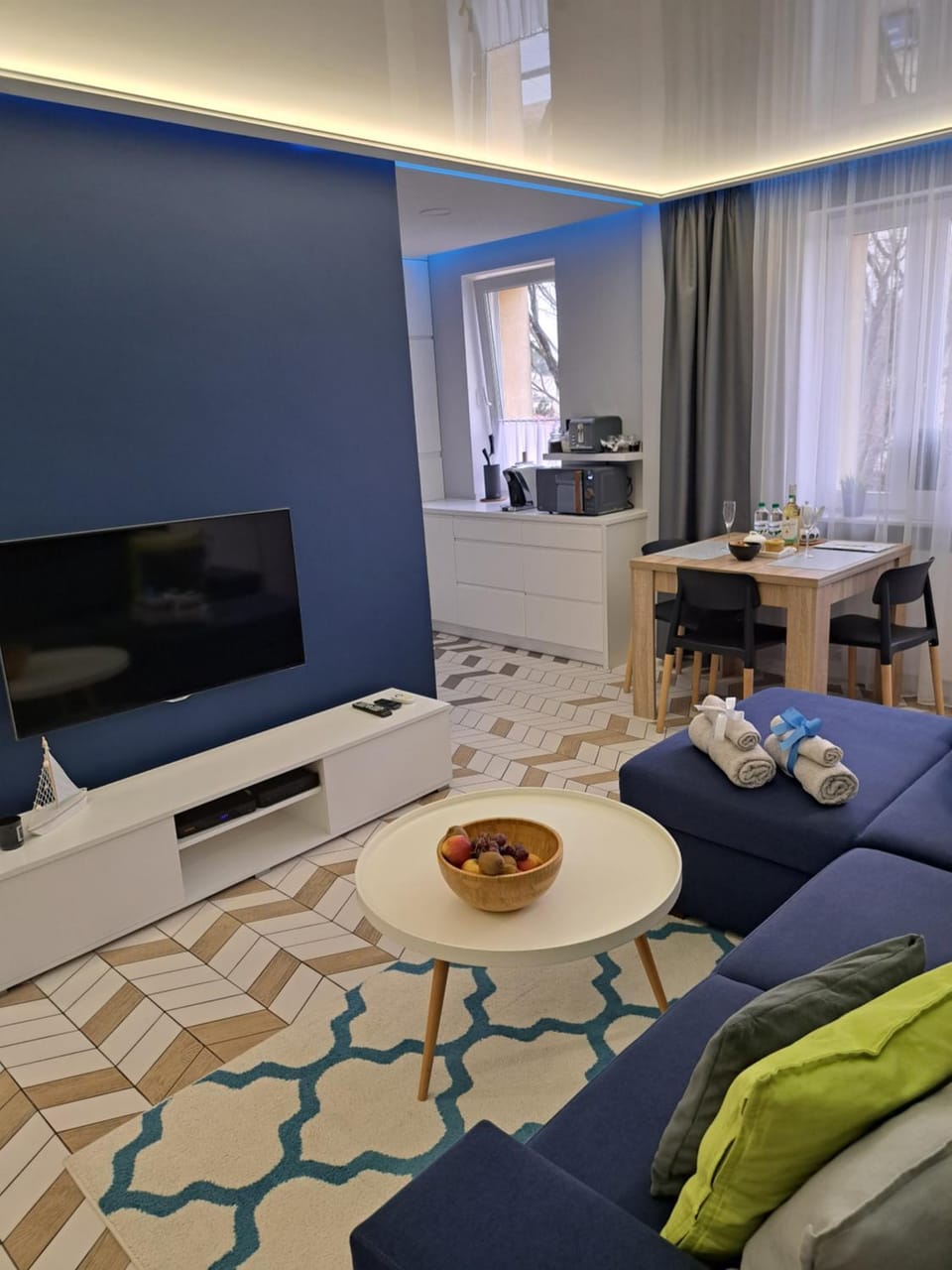 Bed, TV and multimedia, Living room, Photo of the whole room, Seating area, Dining area, Evening entertainment, Bedroom