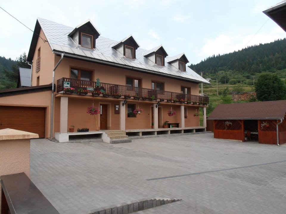 Property building, Facade/entrance