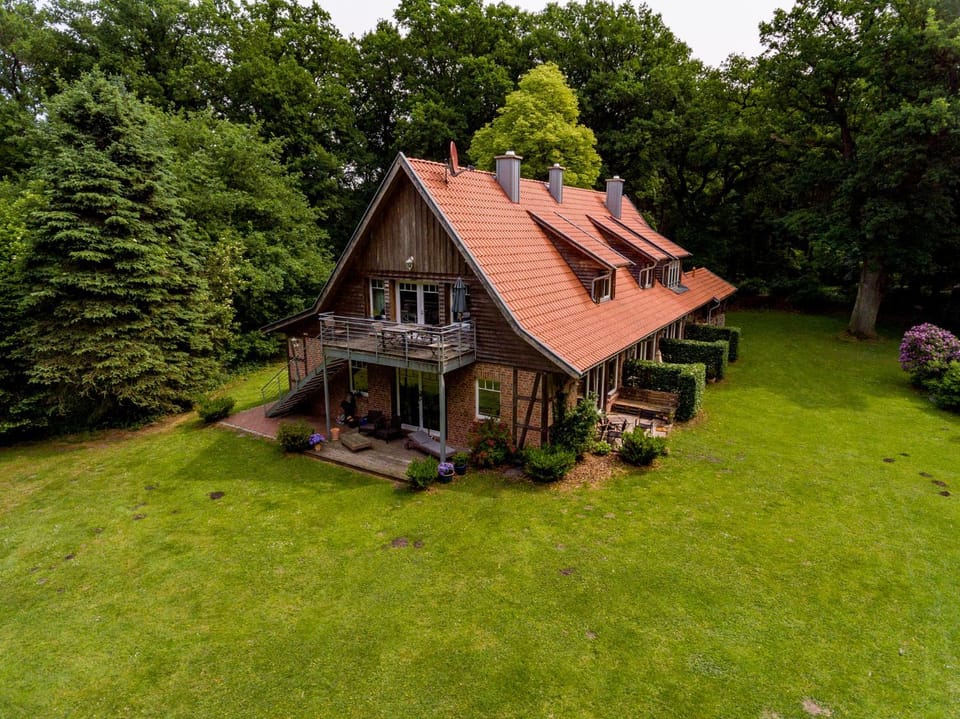 Property building, Natural landscape, Bird's eye view, Garden, Balcony/Terrace
